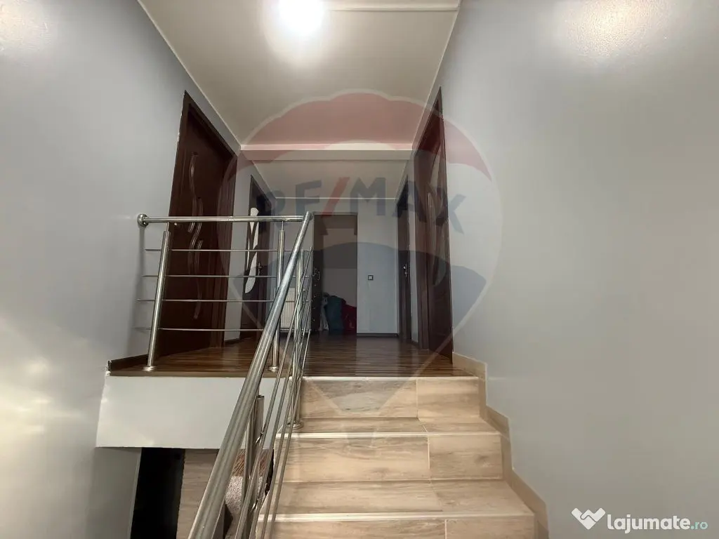 Casă / Vilă cu 5 camere de vânzare