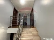 Casă / Vilă cu 5 camere de vânzare 