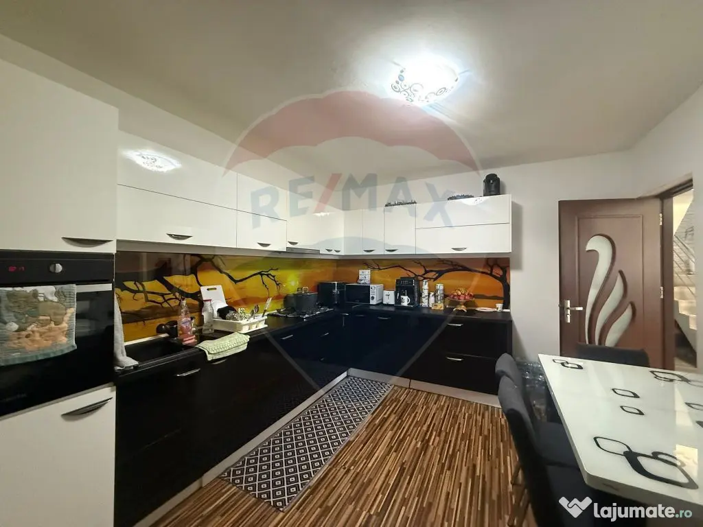 Casă / Vilă cu 5 camere de vânzare