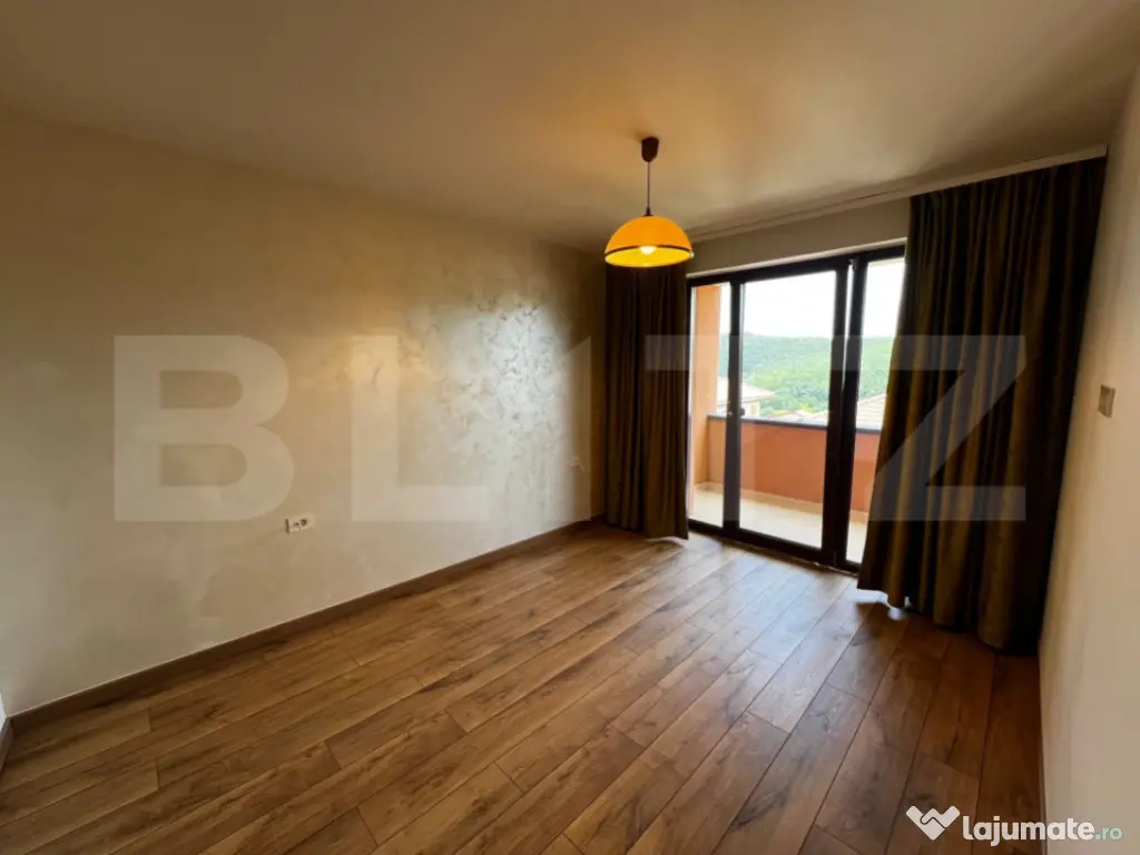 Casa cu 4 camere, 120 mp utili, 250 mp de teren, la liziera