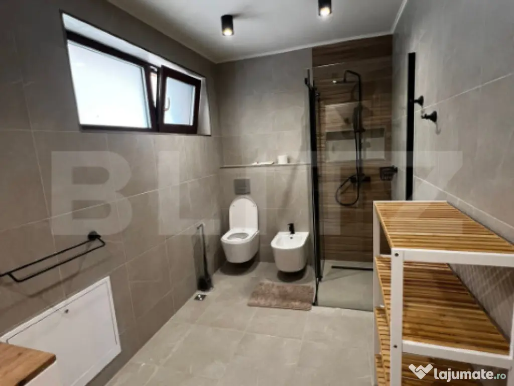 Casa cu 4 camere, 120 mp utili, 250 mp de teren, la liziera