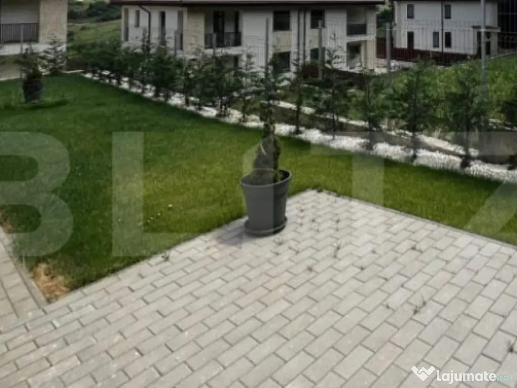 Casa cu 4 camere, 120 mp utili, 250 mp de teren, la liziera