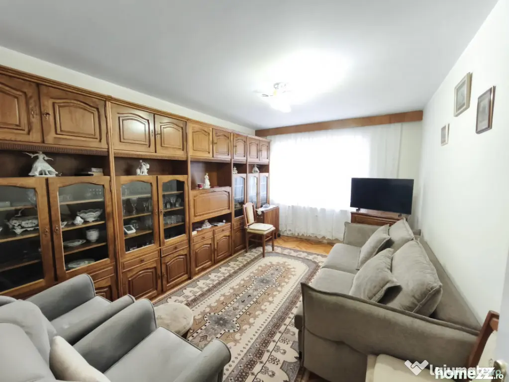 Apartament 3 camere+boxa, etaj 3, zona Hurmuzachi, Radauti