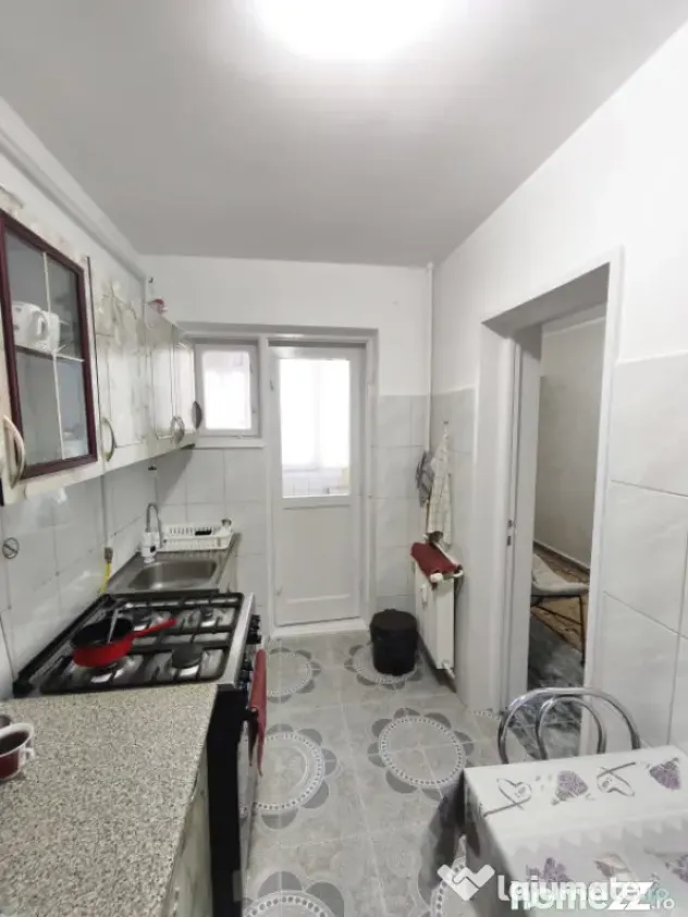 Apartament 3 camere+boxa, etaj 3, zona Hurmuzachi, Radauti