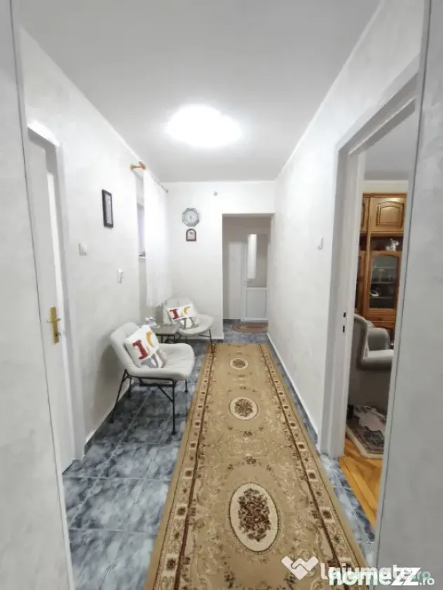 Apartament 3 camere+boxa, etaj 3, zona Hurmuzachi, Radauti