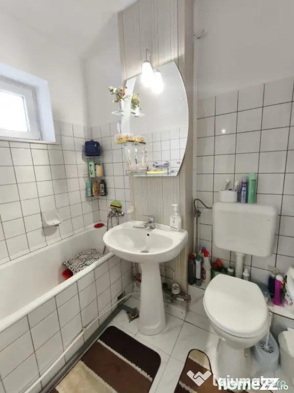 Apartament 3 camere+boxa, etaj 3, zona Hurmuzachi, Radauti