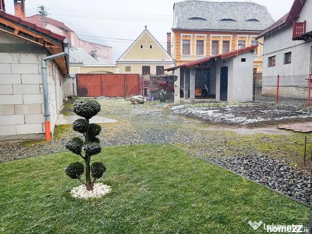 Casă / Vilă cu 3 camere de vânzare în zona Sud