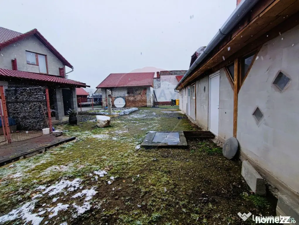 Casă / Vilă cu 3 camere de vânzare în zona Sud