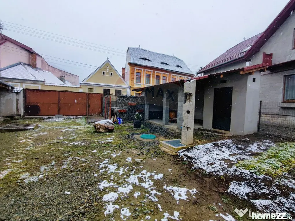 Casă / Vilă cu 3 camere de vânzare în zona Sud