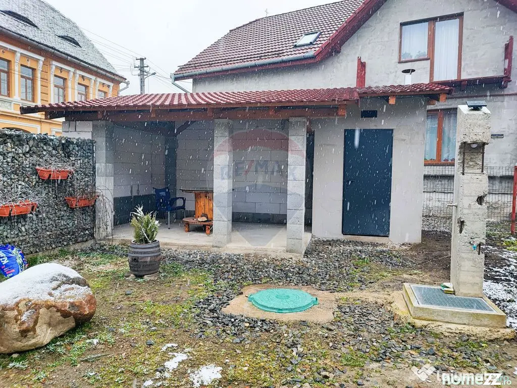 Casă / Vilă cu 3 camere de vânzare în zona Sud