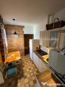 Apartament la casa / 2 camere /2 bai/ curte comunca/ zona Ce