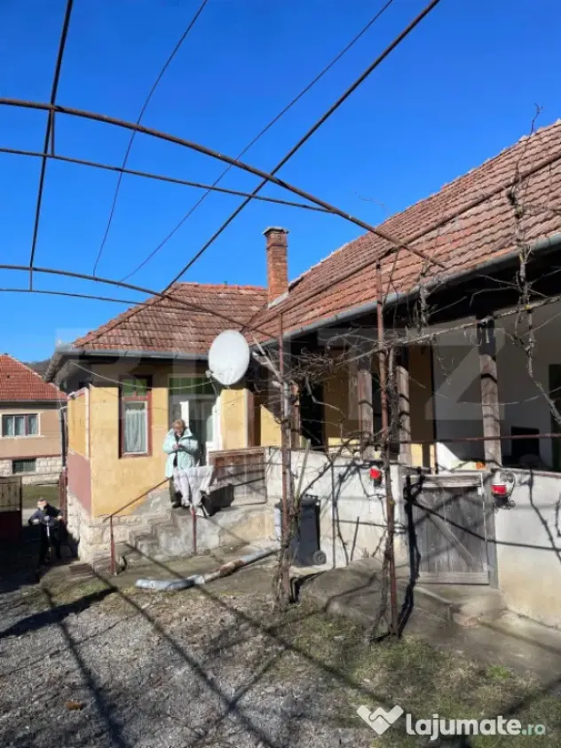 Se vinde casa renovabila la 10 minute de Huedin, in satul Bi