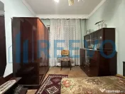 Apartament cu 3 camere de vânzare, în Buhuși 