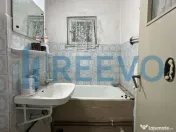 Apartament cu 3 camere de vânzare, în Buhuși 