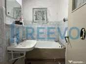 Apartament cu 3 camere de vânzare, în Buhuși 