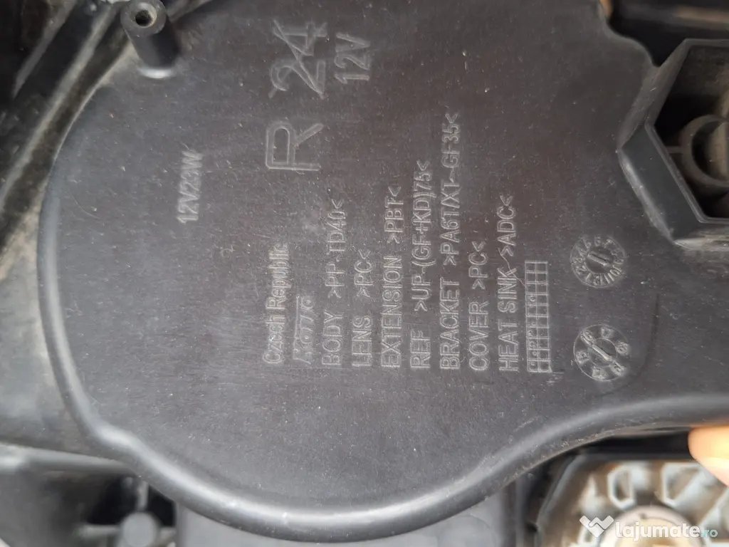 Far dreapta Suzuki Vitara LY