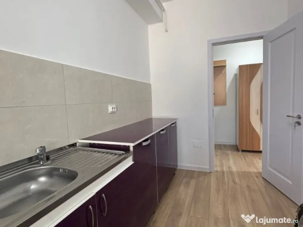 Ap. 1 cam decomandat, bloc nou, mobilat si utilat, se acceptă credit