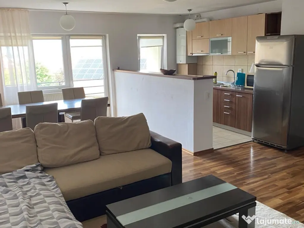 Inchiriez apartament