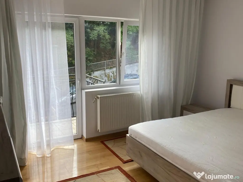 Inchiriez apartament