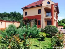 Casa P+1+M cu piscina si 1057 mp de teren, pozitionata inedi