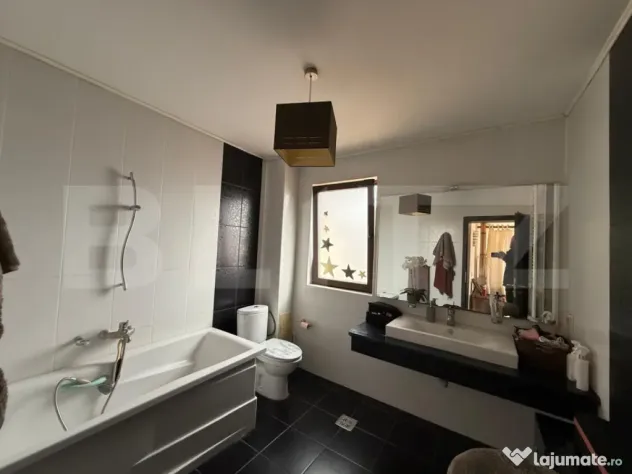 Casa P+1+M cu piscina si 1057 mp de teren, pozitionata inedi