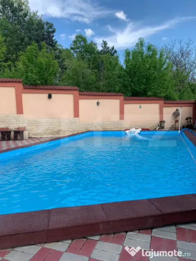 Casa P+1+M cu piscina si 1057 mp de teren, pozitionata inedi