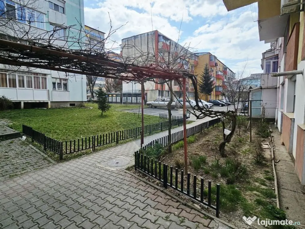 Apartament cu 2 camere de vânzare în zona Darmanesti