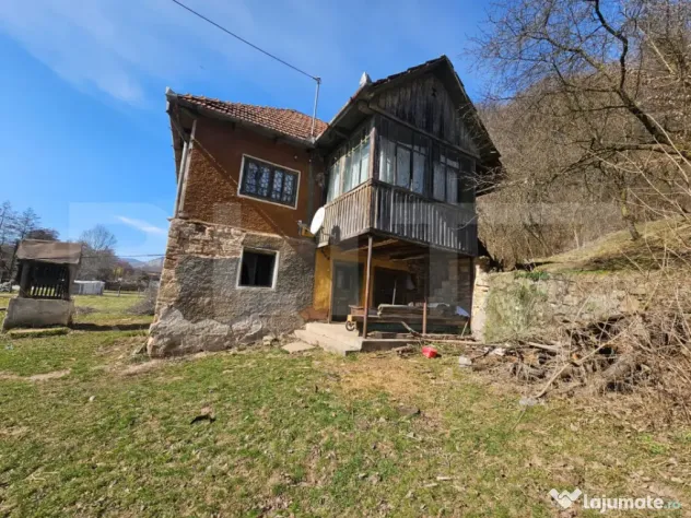 Casă cu teren generos 6.820 mp, lângă pădure și râu ??