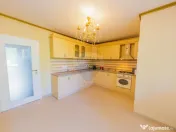 Casă cu 7 camere, 10 ari de vânzare la drumul principal... 