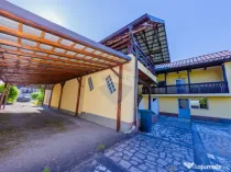 Casă cu 7 camere, 10 ari de vânzare la drumul principal...