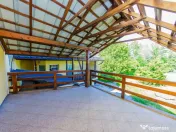 Casă cu 7 camere, 10 ari de vânzare la drumul principal... 