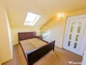 Casă cu 7 camere, 10 ari de vânzare la drumul principal... 