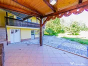 Casă cu 7 camere, 10 ari de vânzare la drumul principal... 