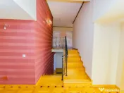 Casă cu 7 camere, 10 ari de vânzare la drumul principal... 