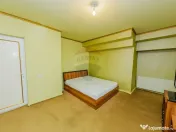 Casă cu 7 camere, 10 ari de vânzare la drumul principal... 