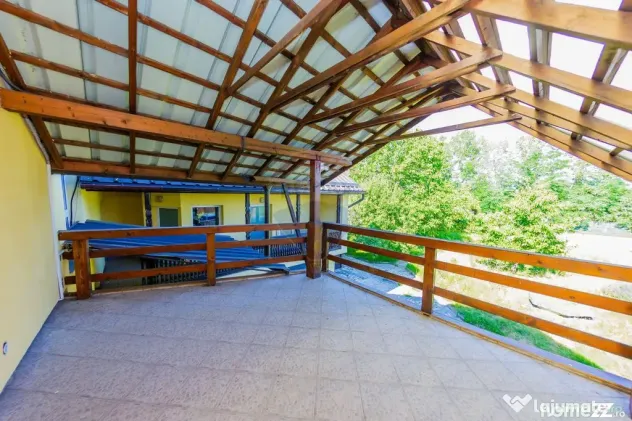 Casă cu 7 camere, 10 ari de vânzare la drumul principal...