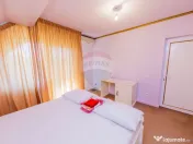 Casă cu 7 camere, 10 ari de vânzare la drumul principal... 