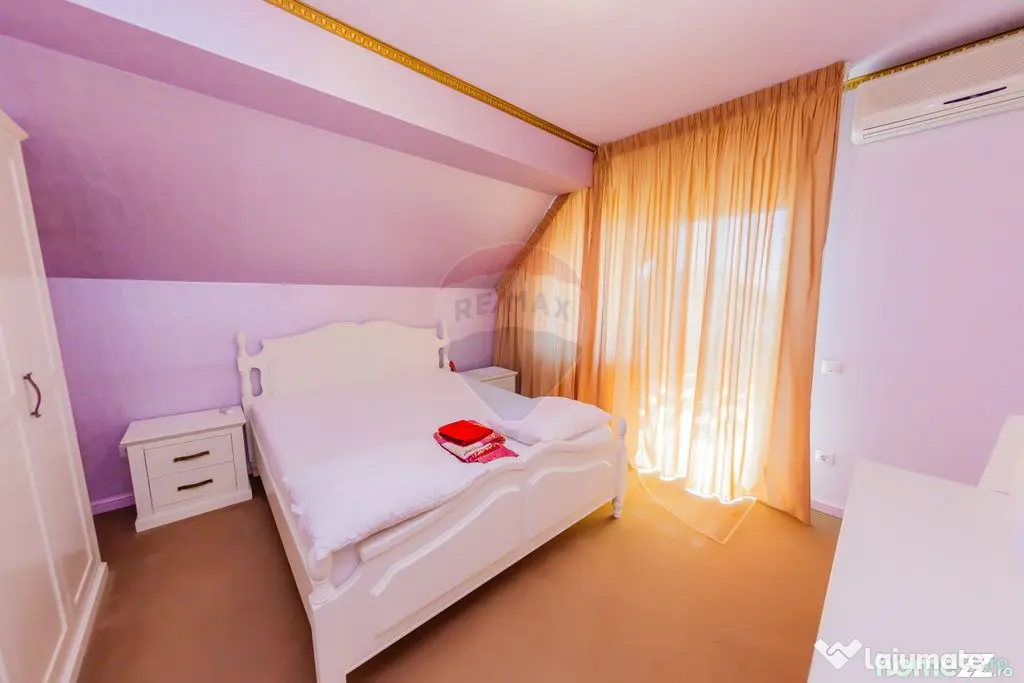Casă cu 7 camere, 10 ari de vânzare la drumul principal...