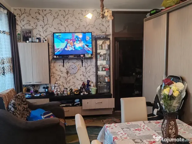 Vând apartament