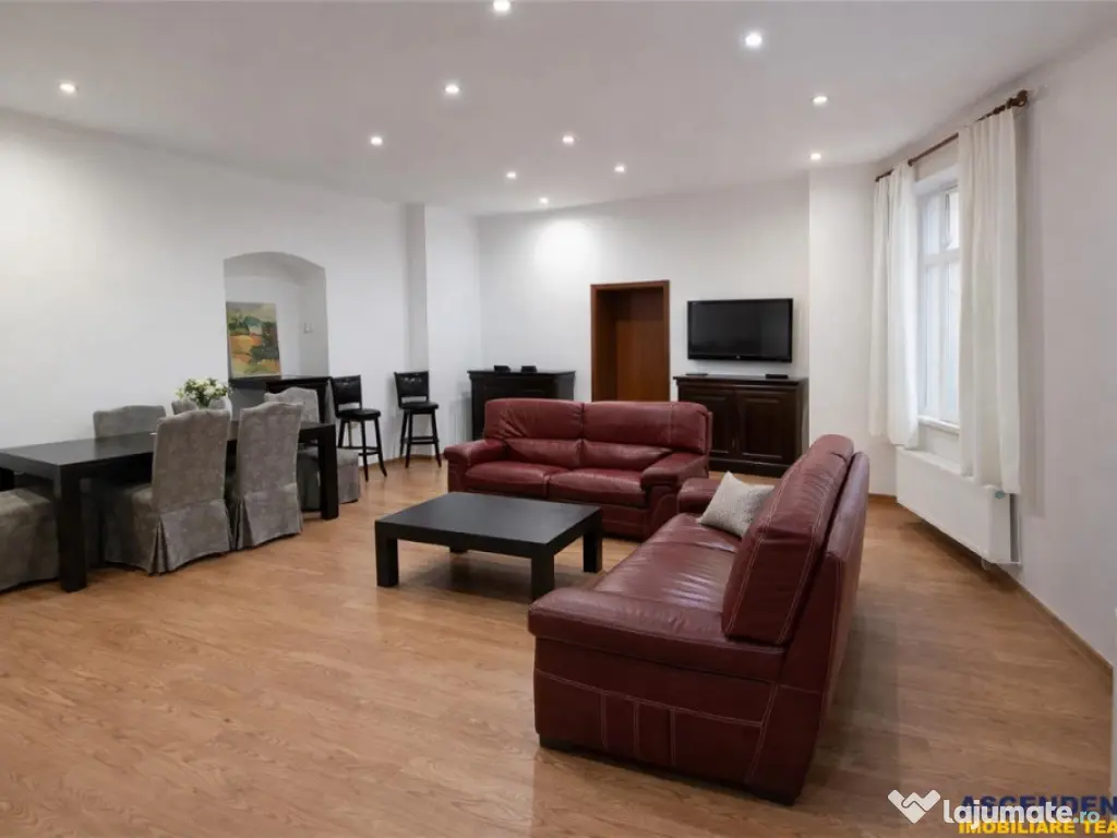 Rezidenta 4 camere,in farmec istoric, vedere Tampa,cu beci s