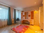 Casă individuală cu 7 camere lângă AFI Mall, ideală ... 