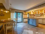 Casă individuală cu 7 camere lângă AFI Mall, ideală ... 