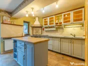 Casă individuală cu 7 camere lângă AFI Mall, ideală ... 