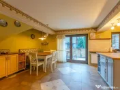 Casă individuală cu 7 camere lângă AFI Mall, ideală ... 