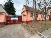 Casă veche cu teren generos – 1595 mp – zonă centrală