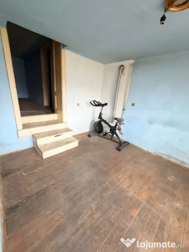 Casă veche cu teren generos – 1595 mp – zonă centrală