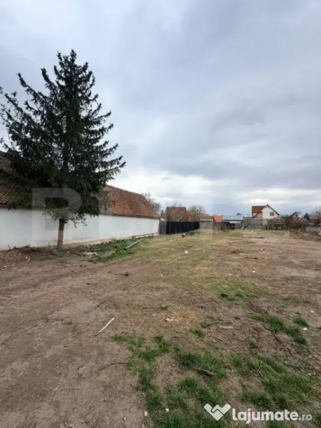 Casă veche cu teren generos – 1595 mp – zonă centrală