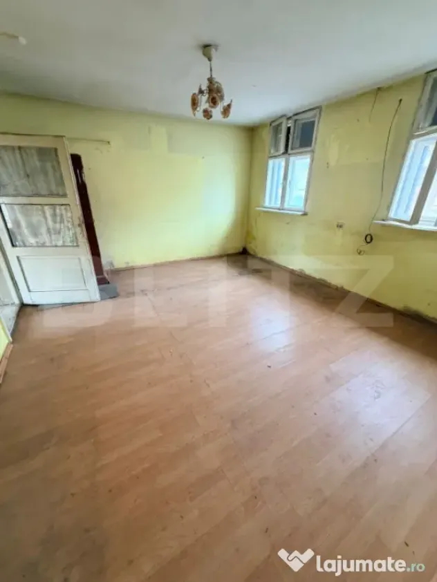 Casă veche cu teren generos – 1595 mp – zonă centrală