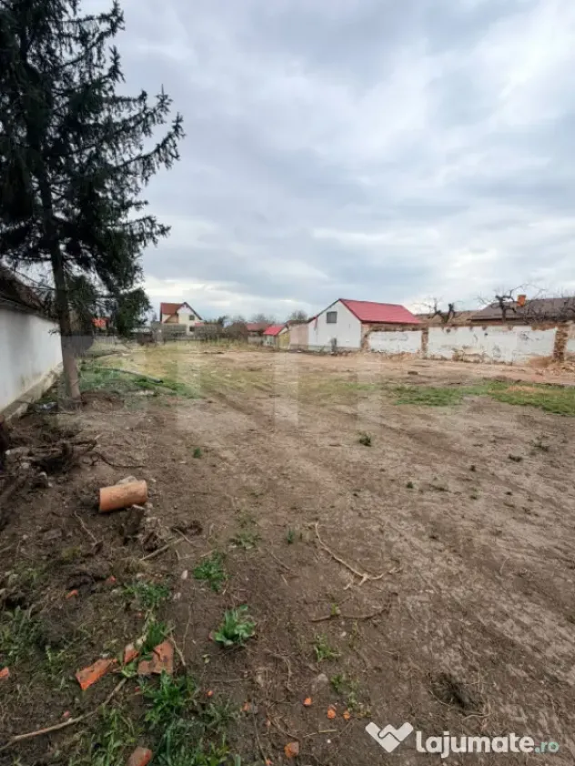 Casă veche cu teren generos – 1595 mp – zonă centrală