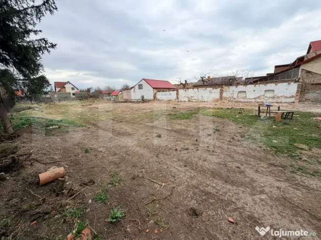 Casă veche cu teren generos – 1595 mp – zonă centrală